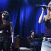Alanis in duetto con Avril Lavigne. Insieme canteranno "Ironic" e "Losing Grip"